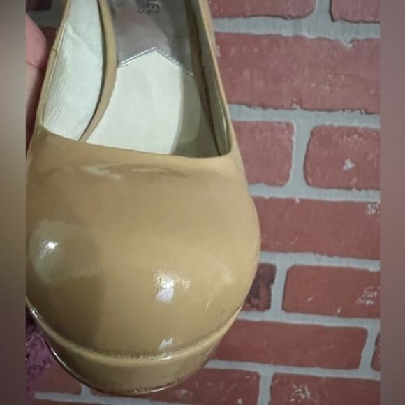 Michael Kors | Beige Stilettos - Picture 8 of 8